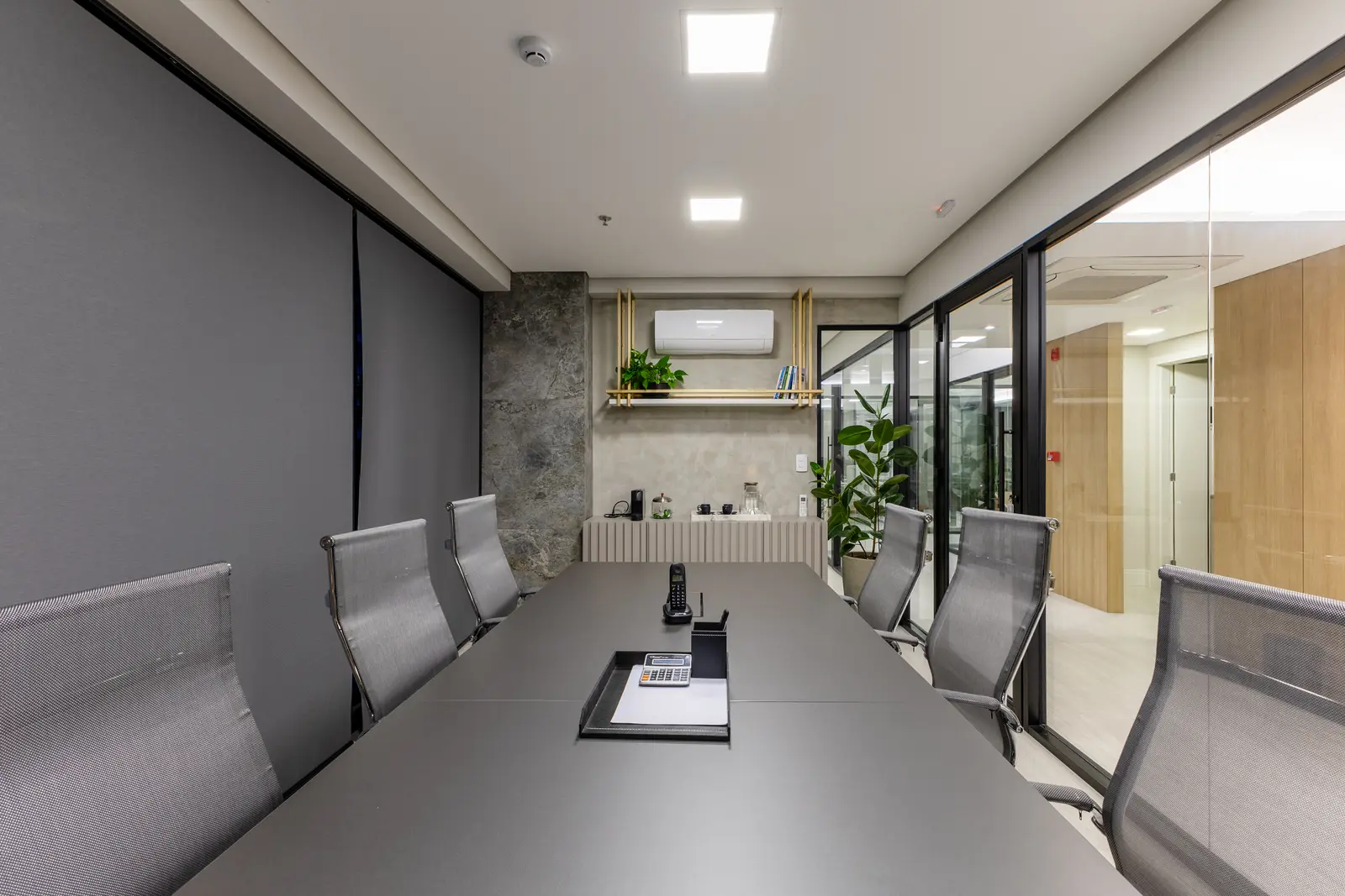 Sala de reuniões da sede da Homma Capital em Curitiba